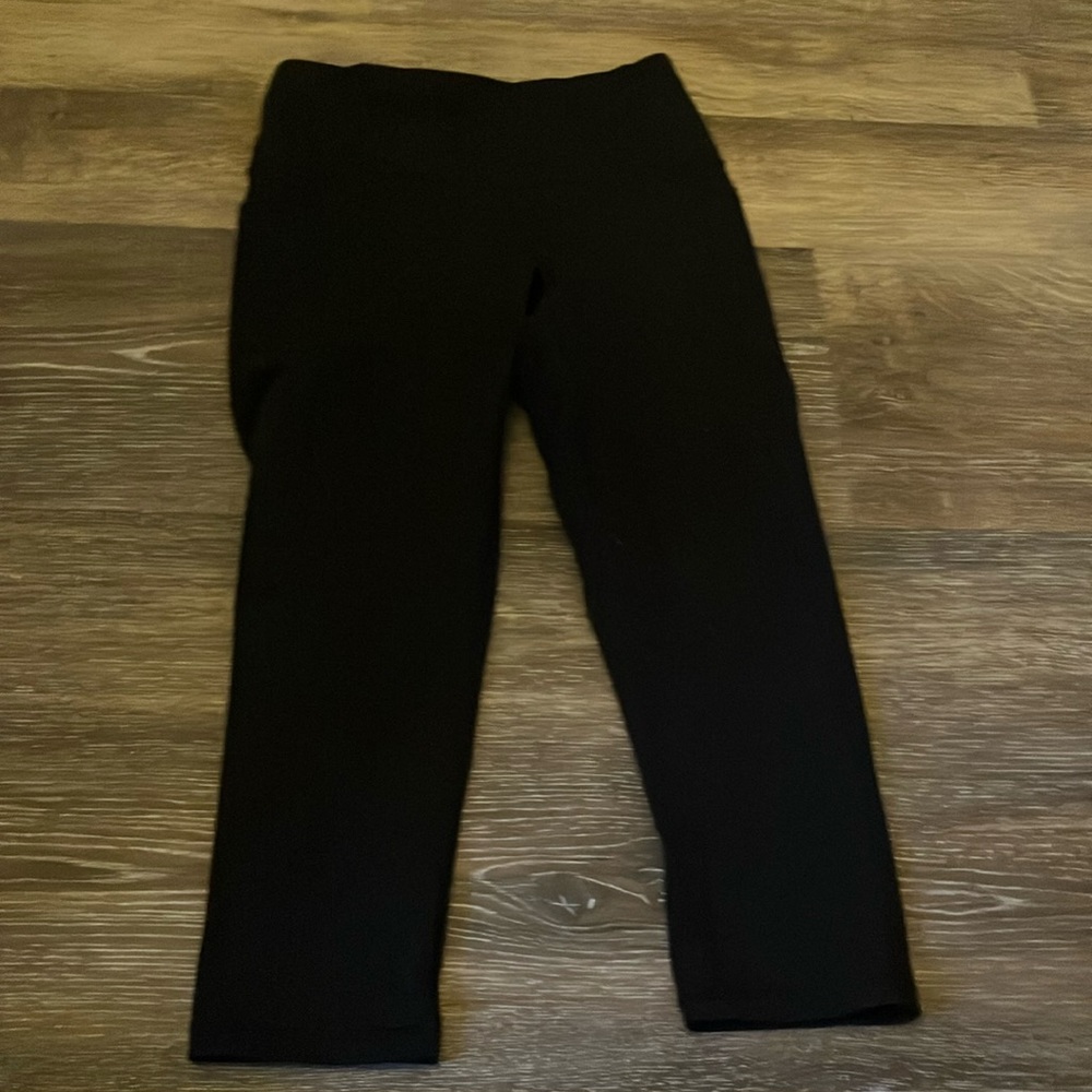 Black capris